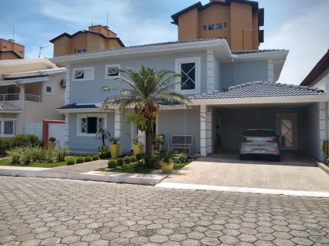 Excelente casa em condomínio em Jacareí. 350m²- 5 quartos, 3 suítes, piscina. Ótima localização